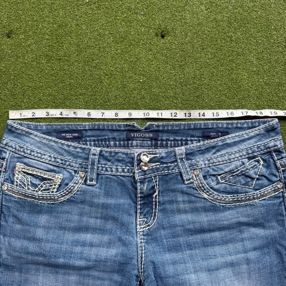 Vigoss The New York Short Medium Wash Denim Cut Off Shorts Size 16 Embroidery